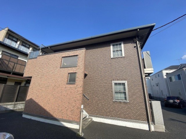 建物外観　グリーンライン「高田」駅まで徒歩6分！便利な立地の2階建てア