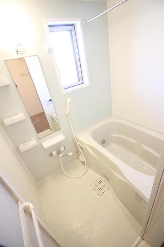 バス・シャワールーム　1　追い焚き機能、浴室乾燥機付きバス