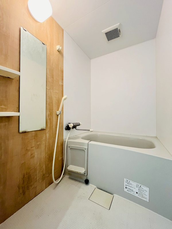 バス・シャワールーム　※写真は別号室のものですので現状優先とさせていただきます