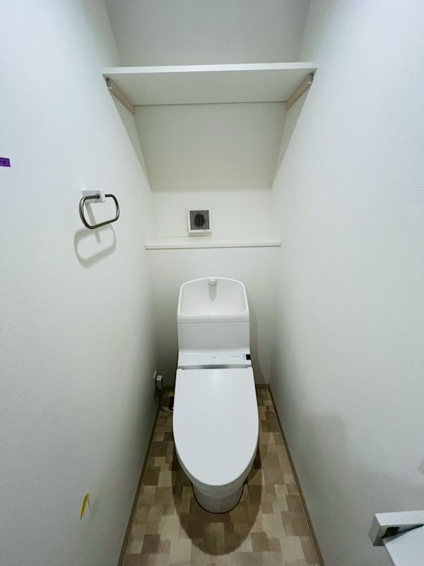 トイレ　※写真は別号室のものですので現状優先とさせていただきます