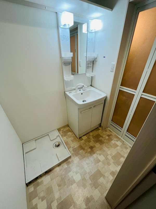 洗面設備　※写真は別号室のものですので現状優先とさせていただきます