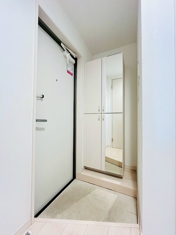 玄関　※写真は別号室のものですので現状優先とさせていただきます