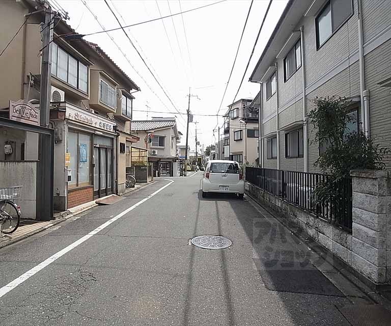 その他　前面道路です。
