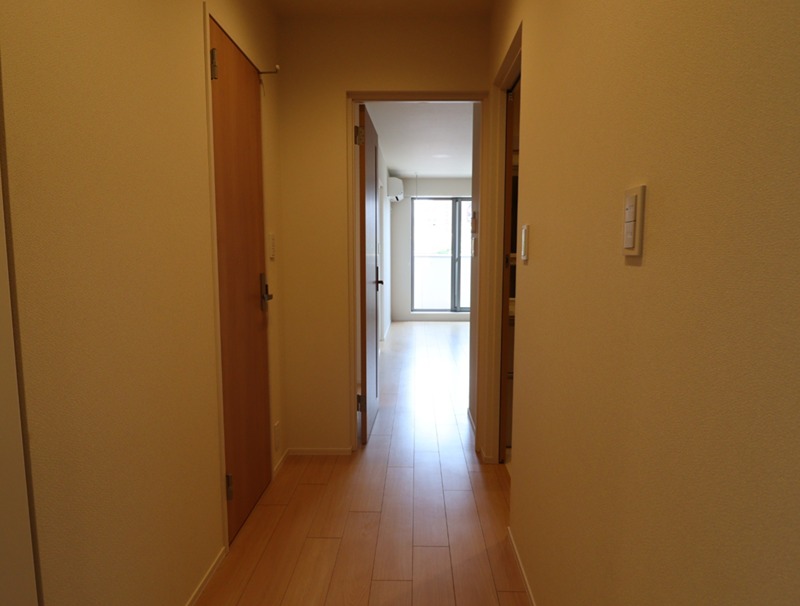 玄関　※別部屋の参考写真です