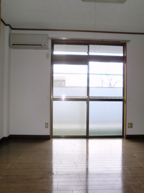 その他部屋・スペース　季節ごとに便利なエアコン付。