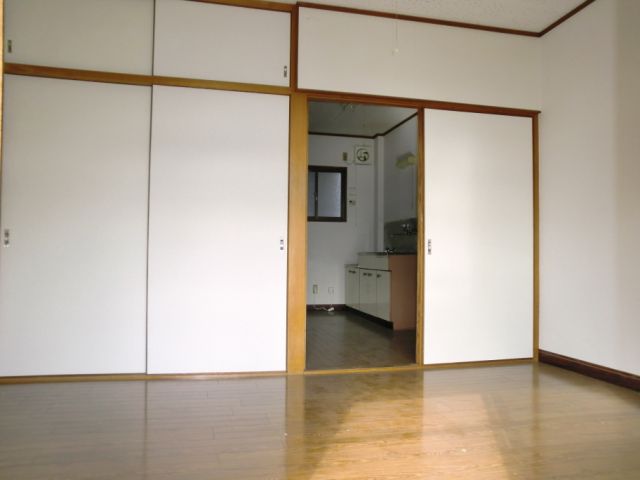 居室・リビング　南向きの為、日当たり良好。