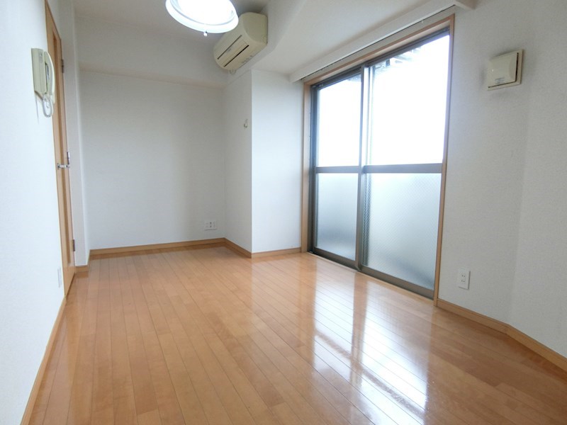 居室・リビング　フローリング仕様になります