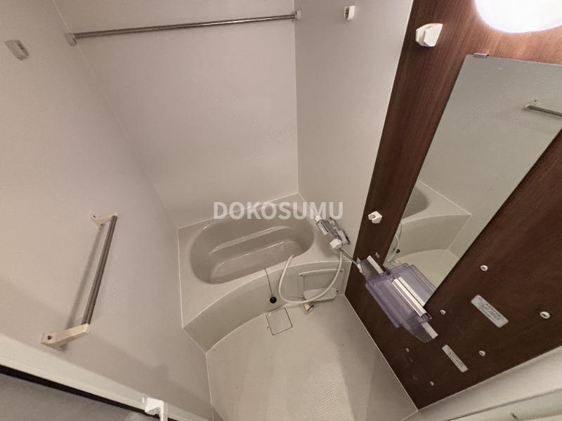 バス・シャワールーム　一日の疲れをやさしく癒やす、清潔感あふれるリラックスバス。