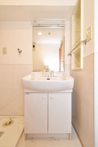 洗面設備　※同物件別部屋参考写真。現状優先になります。