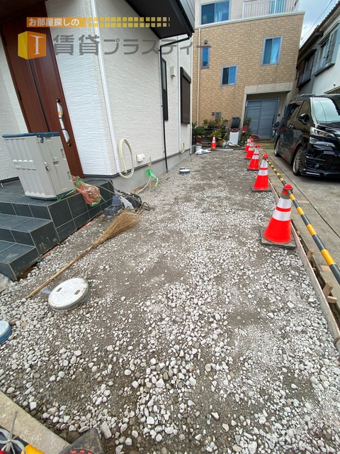 駐車場　＊建築中。申込み受付中