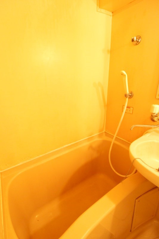 バス・シャワールーム　清潔感のあるお風呂