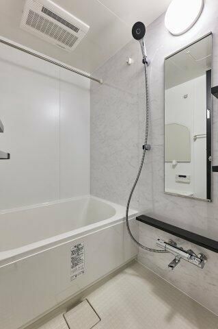 バス・シャワールーム　コンパクトで使いやすいお風呂です