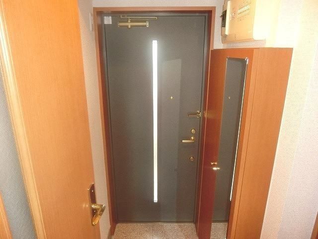 玄関　■モニタ付インターホン付き玄関■シューズラック■ダウンライト