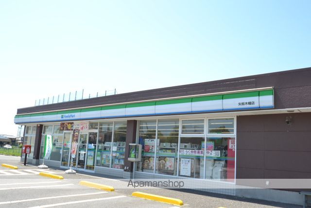 コンビニ　ファミリーマート（コンビニ）まで1907m