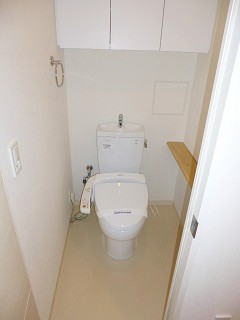 トイレ　個室トイレ（温水洗浄便座付き）