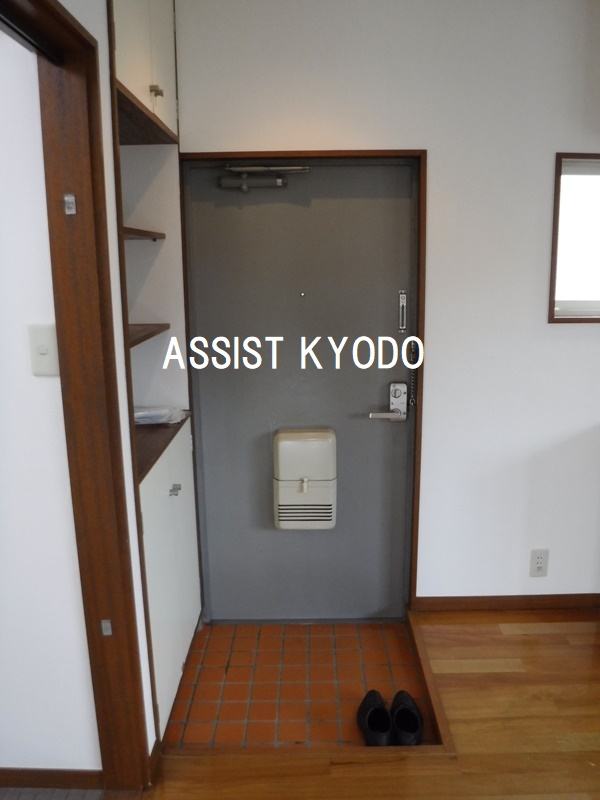 玄関　※同物件参考写真です
