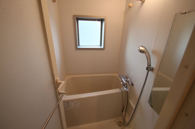 バス・シャワールーム　※同建物ほかのお部屋の写真です。