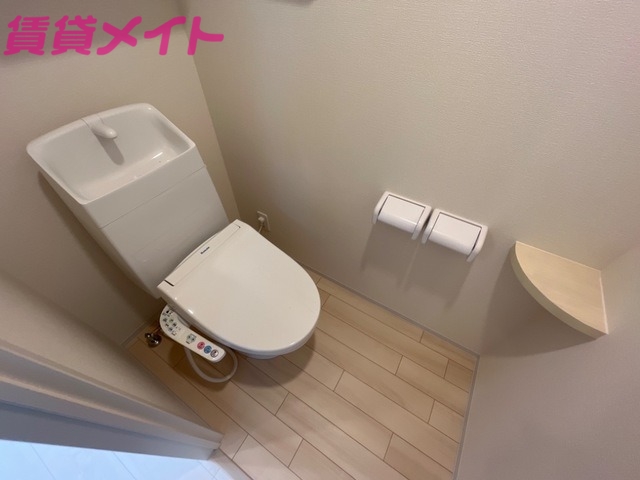 トイレ　同型参考写真です。