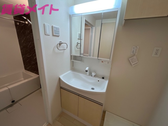 洗面設備　同型参考写真です。