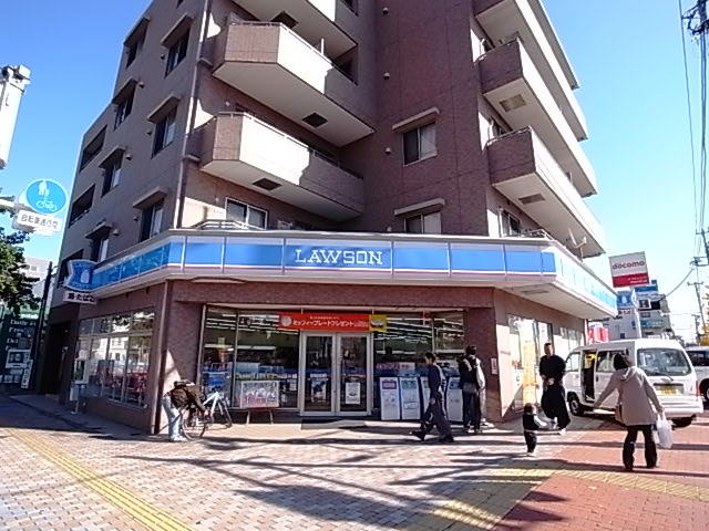 コンビニ　ローソン稲城鶴川街道店（コンビニ）まで742m