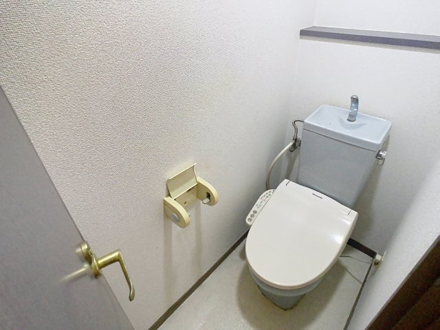 トイレ　掲載写真は同型モデルを掲載しており実際のお部屋と仕様等が異な