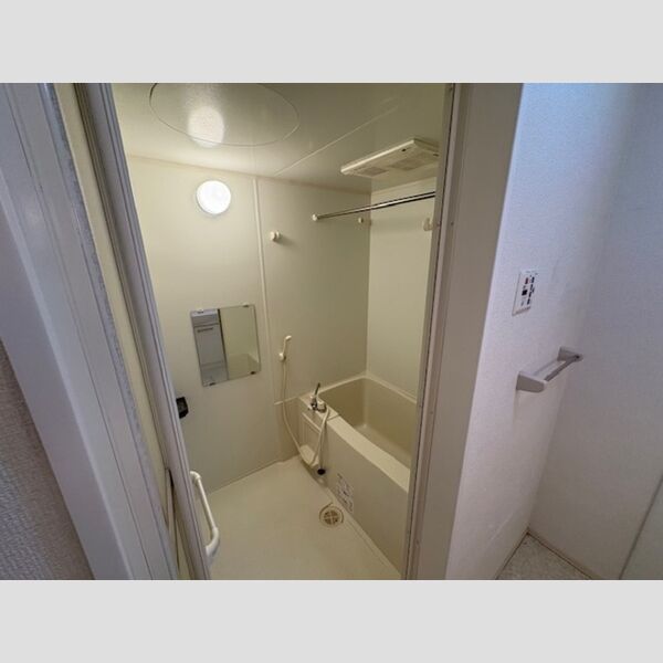 バス・シャワールーム　室内写真は別部屋の写真です。