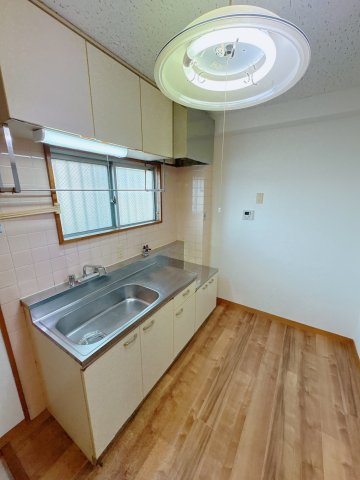 キッチン　他室、別間取りの参考写真です