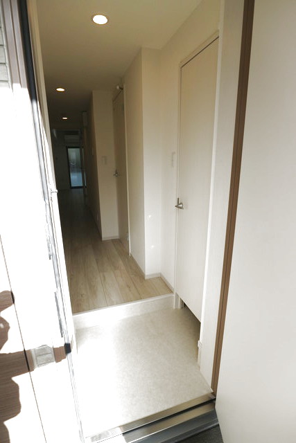 玄関　※写真は他号室です