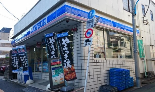 コンビニ　ローソン牛込店（コンビニ）まで672m