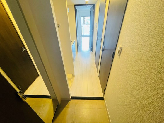 玄関　※別号室の写真です。