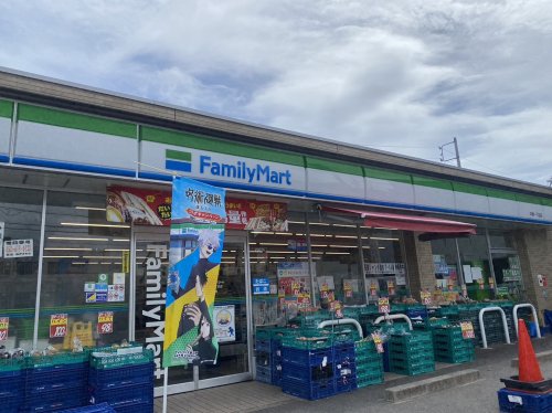 コンビニ　ファミリーマート 中割一丁目店（コンビニ）まで564m