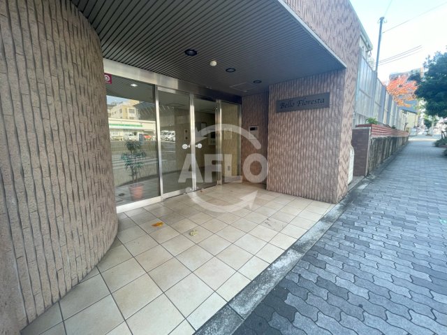 エントランス　ベージョフロレスタ松崎町　エントランス