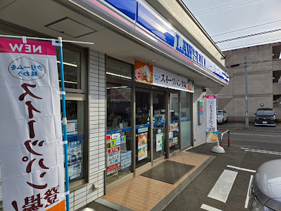 コンビニ　ローソン札幌南11条店（コンビニ）まで319m