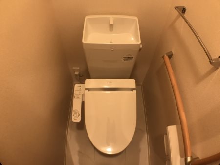 トイレ　温水洗浄便座