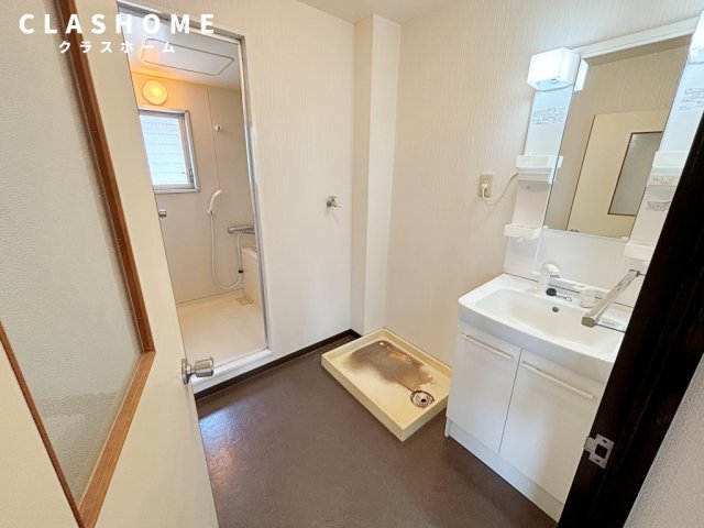 洗面設備　同物件の別部屋になります。