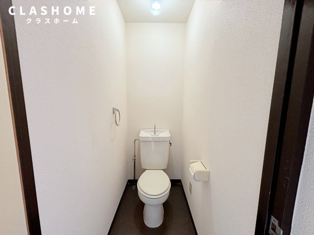 トイレ　同物件の別部屋になります。
