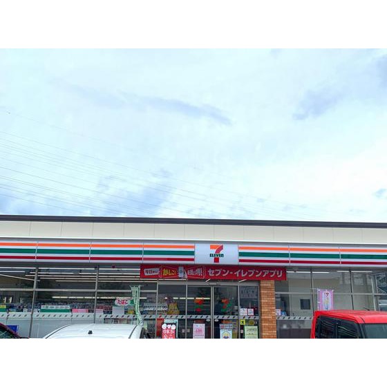 コンビニ　セブンイレブン富山経堂店（コンビニ）まで1300m