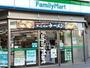 コンビニ　ファミリーマート札幌南2条西4丁目店（コンビニ）まで95m