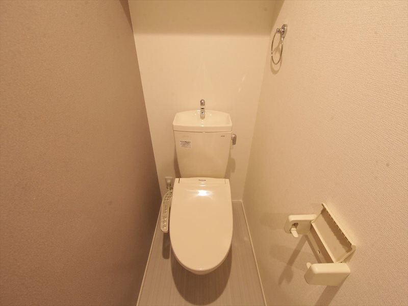 トイレ　温水洗浄暖房便座付トイレ
