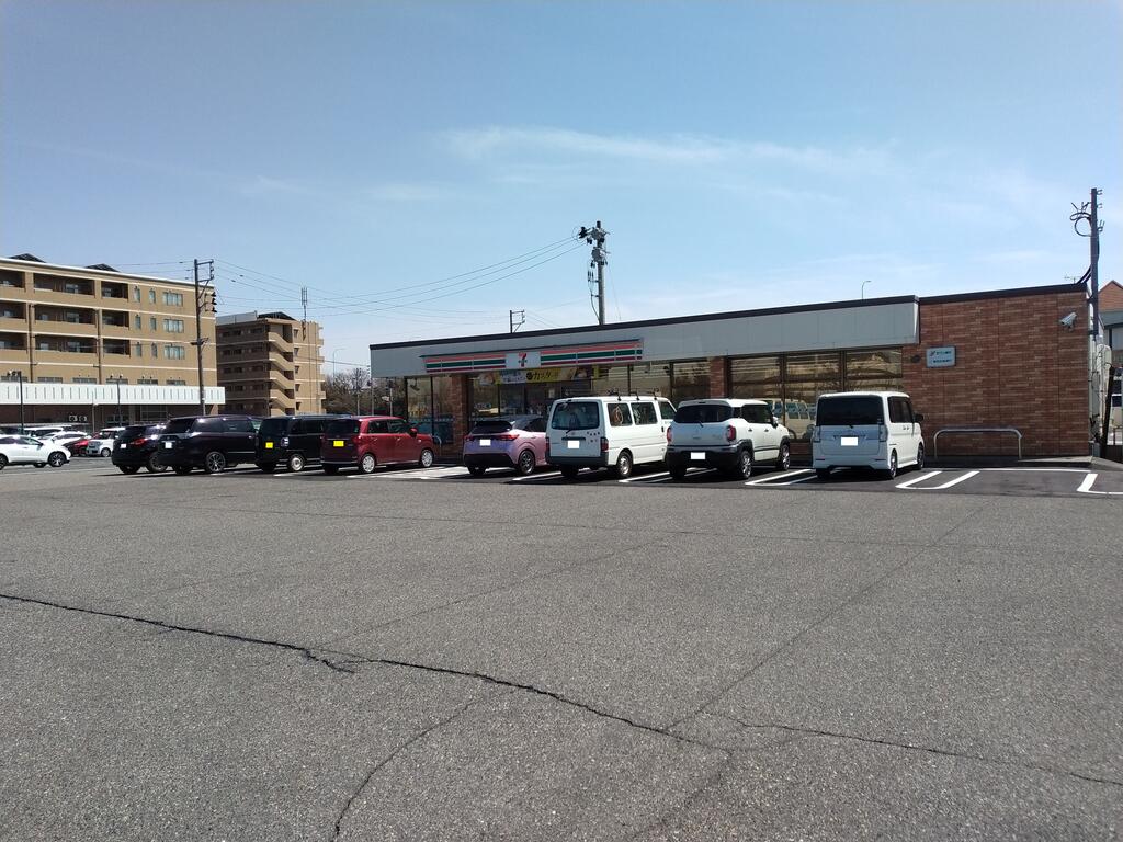 コンビニ　セブンイレブン新潟市民病院前店（コンビニ）まで256m