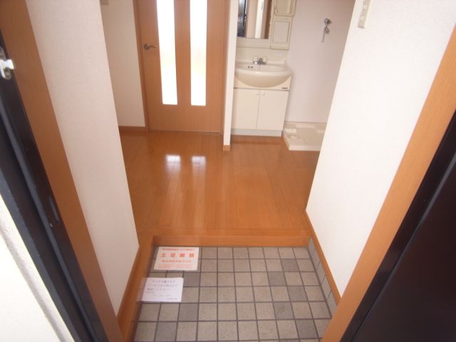 玄関　※室内写真は別室サンプル写真。