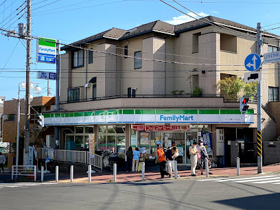 コンビニ　ファミリーマート サンズ美しが丘店（コンビニ）まで89m