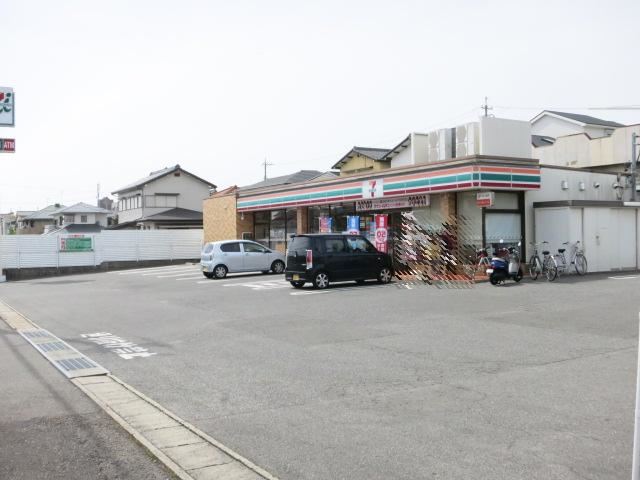 コンビニ　セブンイレブン（コンビニ）まで240m