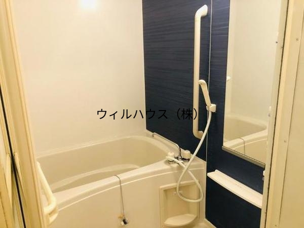 バス・シャワールーム　浴室乾燥機、追い焚き機能付きバス！