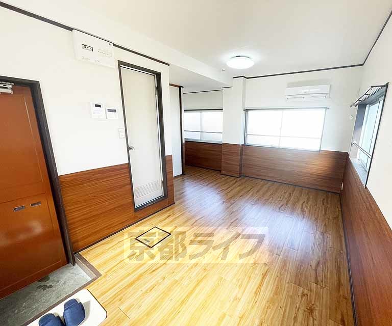居室・リビング　リノベーション済みの明るいお部屋