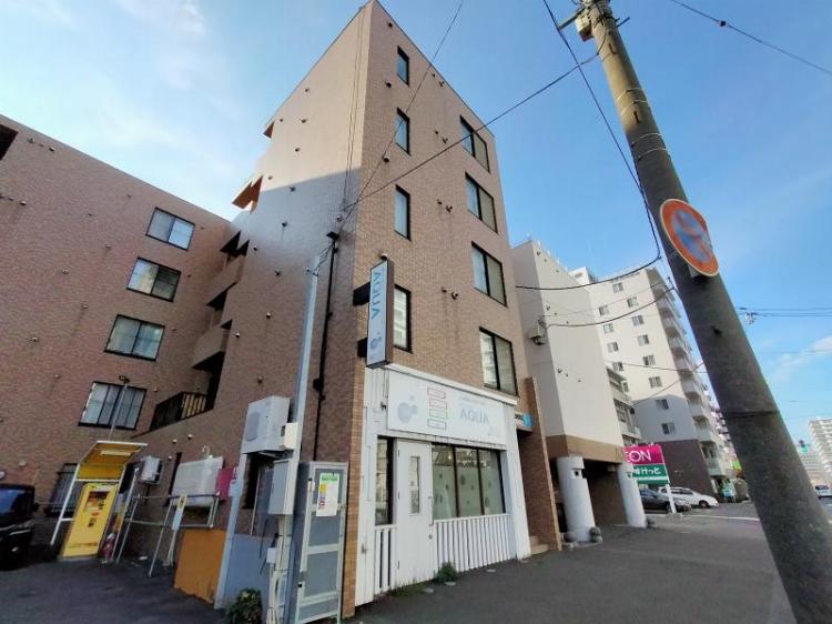 建物外観　★南向き、角部屋で日当たり良好！★経済的な灯油ボイラー物件！