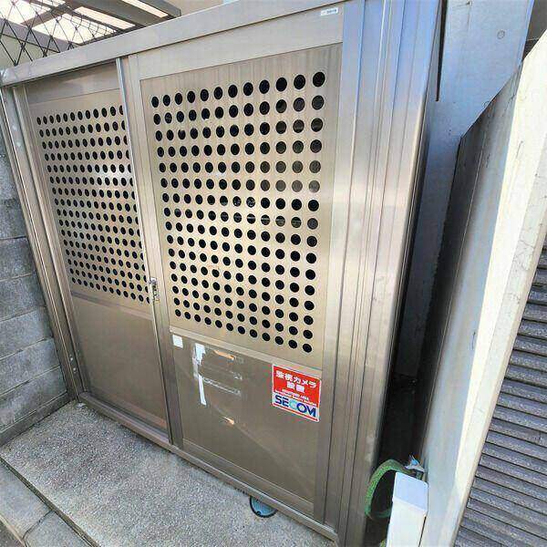 ロビー　敷地内ゴミ置き場です