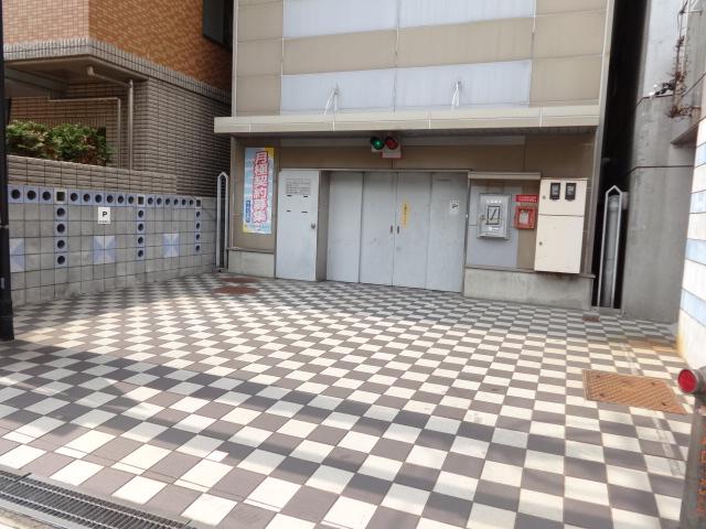 駐車場　立体駐車場完備です。