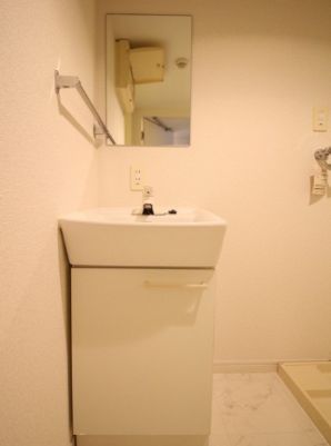 洗面設備　コンパクトで使いやすい洗面所