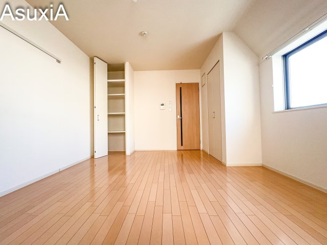 居室・リビング　別タイプのお部屋の写真です